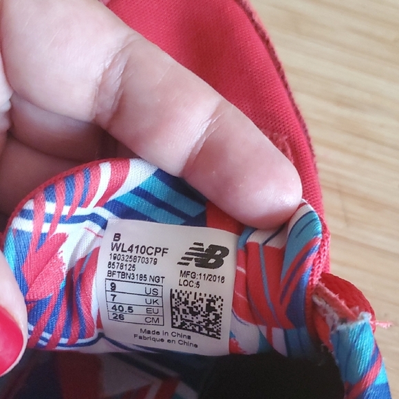 New Balance Women's Red&Navy Sneakers SZ 9 - Picture 6 of 6